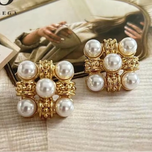 Better Boutique Jewelry - Elegant Gold and Pearl Earrings